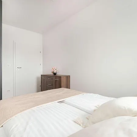Kilinskiego Prestigious With Parking By Renters Prestige