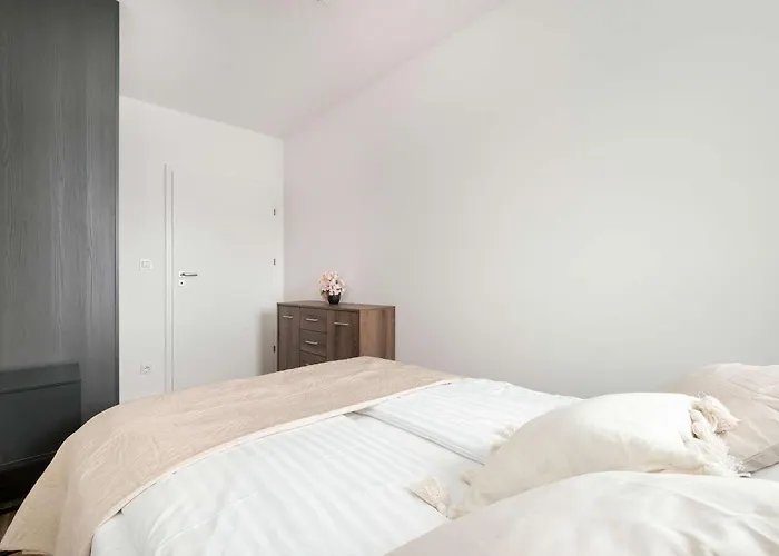 Kilinskiego Prestigious With Parking By Renters Prestige